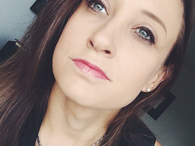 Femme aux yeux bleus
